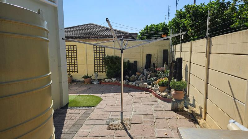 3 Bedroom Property for Sale in Sonstraal Heights Western Cape